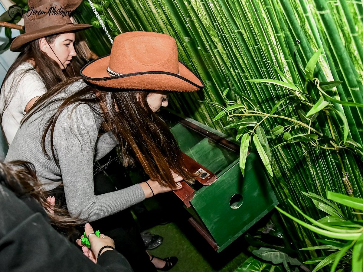 image de
                            joueurs d'escape game dans la jungleà Défi01.